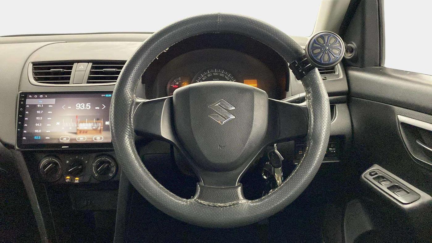 2014 Maruti Swift LXI, CNG, Manual, 96,892 km, Steering Wheel Close Up