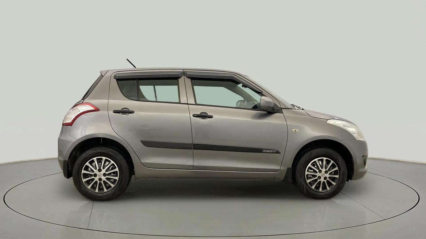 2014 Maruti Swift LXI, CNG, Manual, 96,892 km, Right Side View