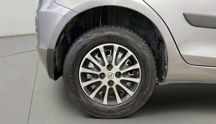 2014 Maruti Swift LXI, CNG, Manual, 96,892 km, Right Rear Wheel