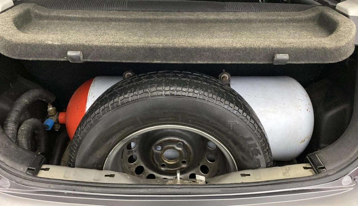 2014 Maruti Swift LXI, CNG, Manual, 96,892 km, Boot Inside