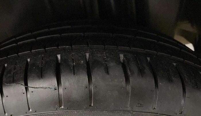 2019 Maruti Ciaz SIGMA 1.5 SHVS MT  PETROL, Petrol, Manual, 31,186 km, Left Rear Tyre Tread