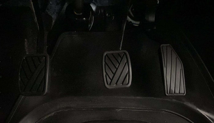 2023 Maruti IGNIS ZETA 1.2, Petrol, Manual, 15,194 km, Pedals