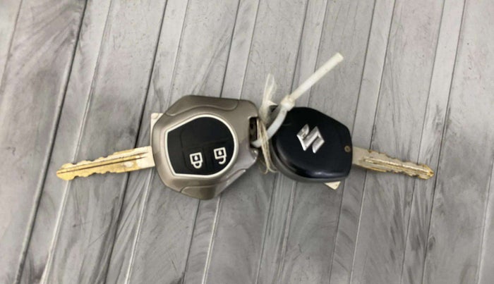 2015 Maruti Swift Dzire VXI, Petrol, Manual, 60,818 km, Key Close Up