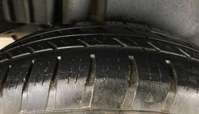 2015 Maruti Swift Dzire VXI, Petrol, Manual, 60,818 km, Right Rear Tyre Tread