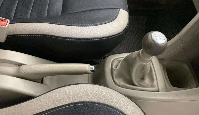 2015 Maruti Swift Dzire VXI, Petrol, Manual, 60,818 km, Gear Lever
