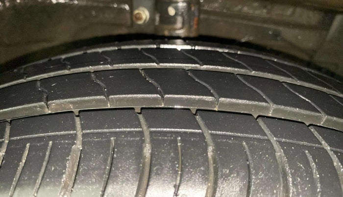 2017 Maruti Ciaz VXI+, Petrol, Manual, 52,871 km, Right Front Tyre Tread