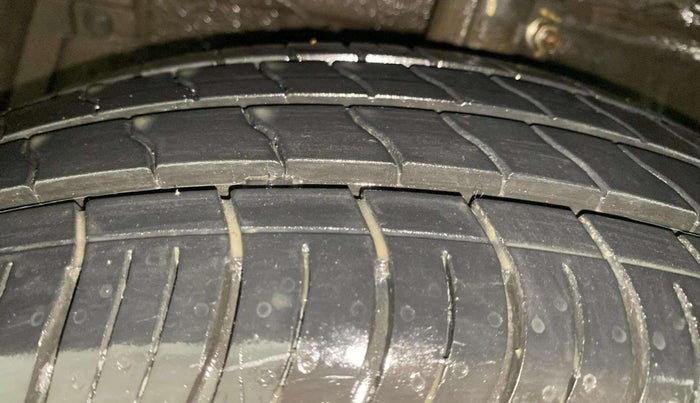 2017 Maruti Ciaz VXI+, Petrol, Manual, 52,871 km, Left Front Tyre Tread