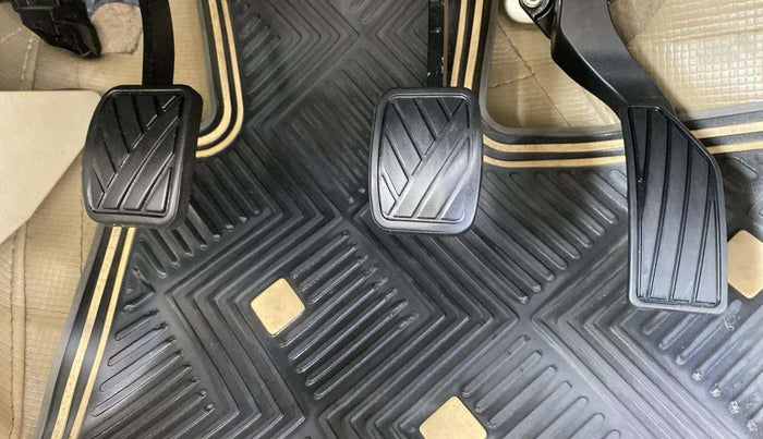 2017 Maruti Ciaz VXI+, Petrol, Manual, 52,871 km, Pedals