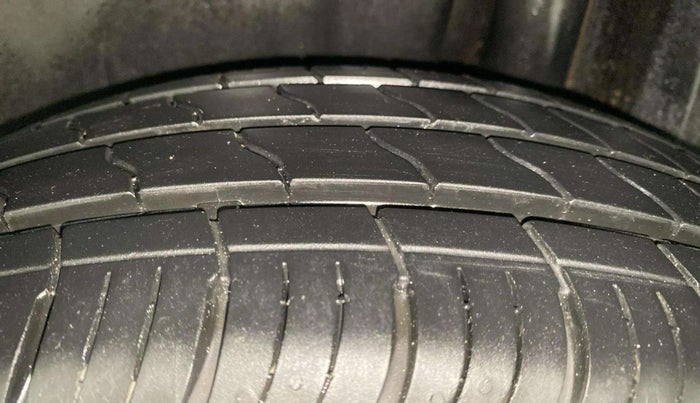 2017 Maruti Ciaz VXI+, Petrol, Manual, 52,871 km, Left Rear Tyre Tread