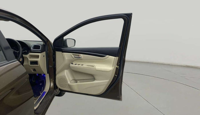 2017 Maruti Ciaz VXI+, Petrol, Manual, 52,871 km, RHS Front Door