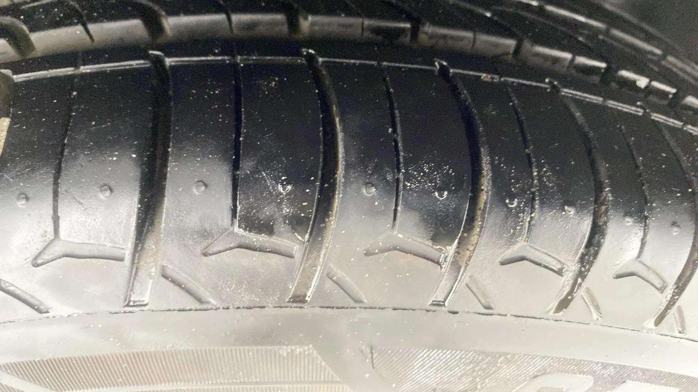 2016 Tata Zest XMS PETROL, Petrol, Manual, 51,386 km, Right Front Tyre Tread