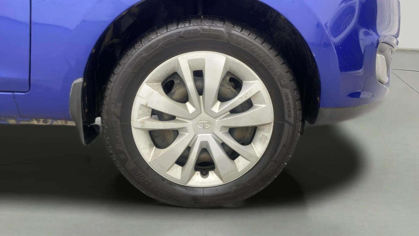 2016 Tata Zest XMS PETROL, Petrol, Manual, 51,386 km, Right Front Wheel