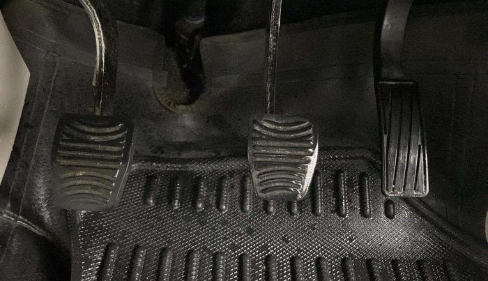 2021 Mahindra XUV300 W8 (O) 1.5 DIESEL, Diesel, Manual, 72,341 km, Pedals