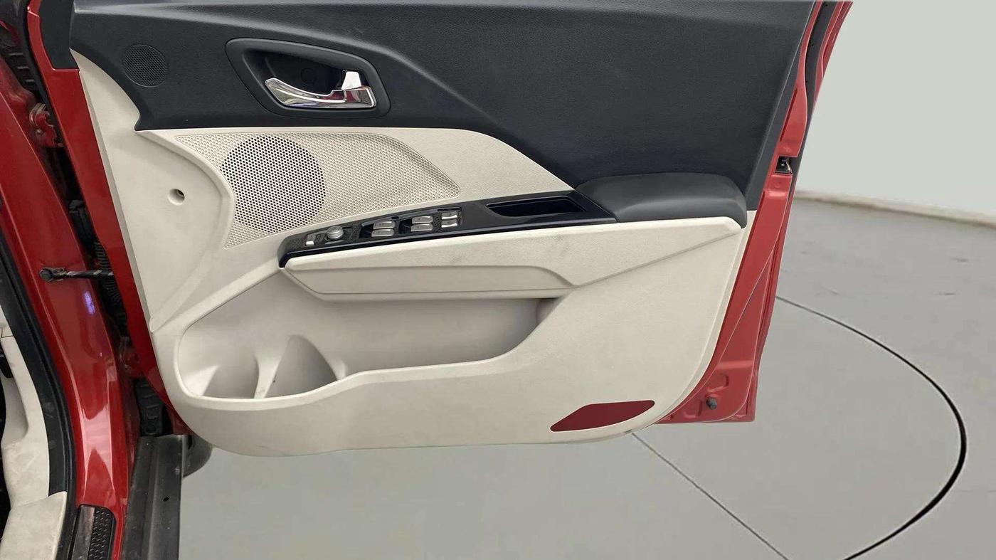 2021 Mahindra XUV300 W8 (O) 1.5 DIESEL, Diesel, Manual, 72,354 km, Driver Side Door Panels Control