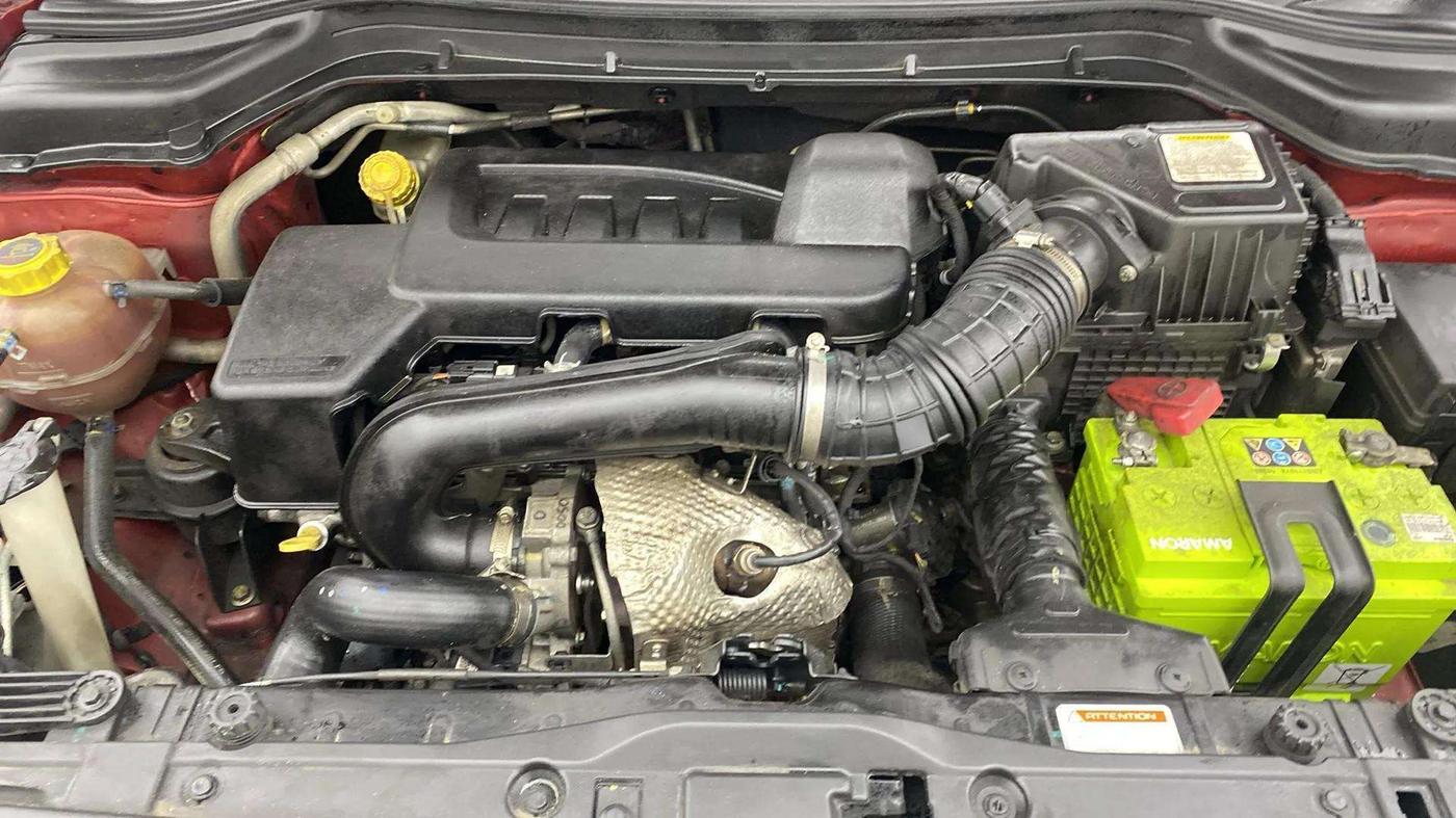 2021 Mahindra XUV300 W8 (O) 1.5 DIESEL, Diesel, Manual, 72,354 km, Engine View