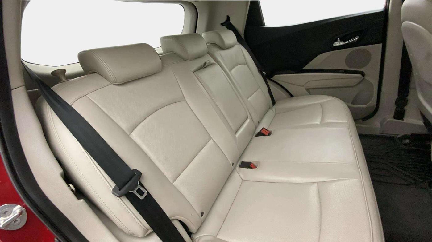 2021 Mahindra XUV300 W8 (O) 1.5 DIESEL, Diesel, Manual, 72,354 km, Right Side Rear Door Cabin