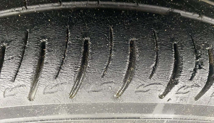 2021 Mahindra XUV300 W8 (O) 1.5 DIESEL, Diesel, Manual, 72,341 km, Left Front Tyre Tread