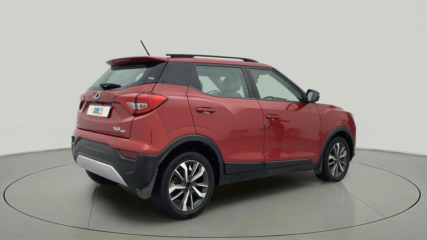 2021 Mahindra XUV300 W8 (O) 1.5 DIESEL, Diesel, Manual, 72,354 km, Right Back Diagonal