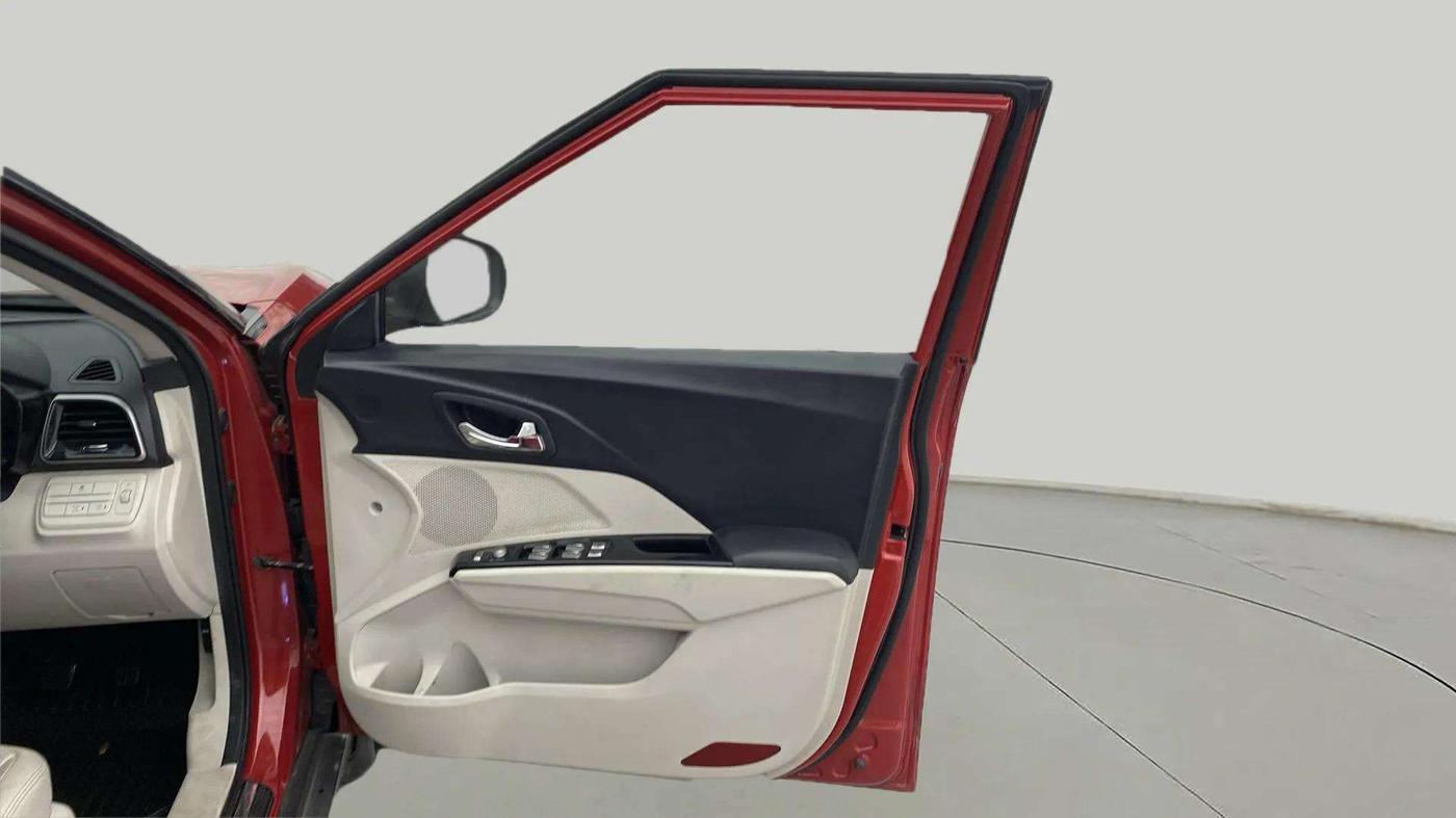 2021 Mahindra XUV300 W8 (O) 1.5 DIESEL, Diesel, Manual, 72,354 km, RHS Front Door