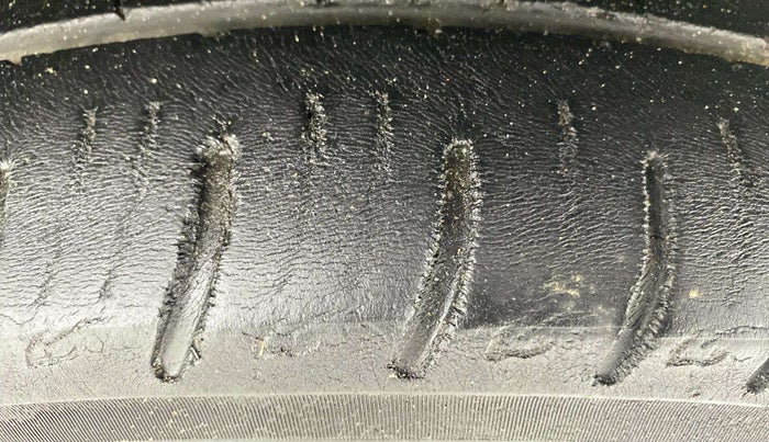 2021 Mahindra XUV300 W8 (O) 1.5 DIESEL, Diesel, Manual, 72,341 km, Left Rear Tyre Tread