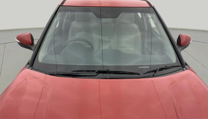 2021 Mahindra XUV300 W8 (O) 1.5 DIESEL, Diesel, Manual, 72,341 km, Front Windshield