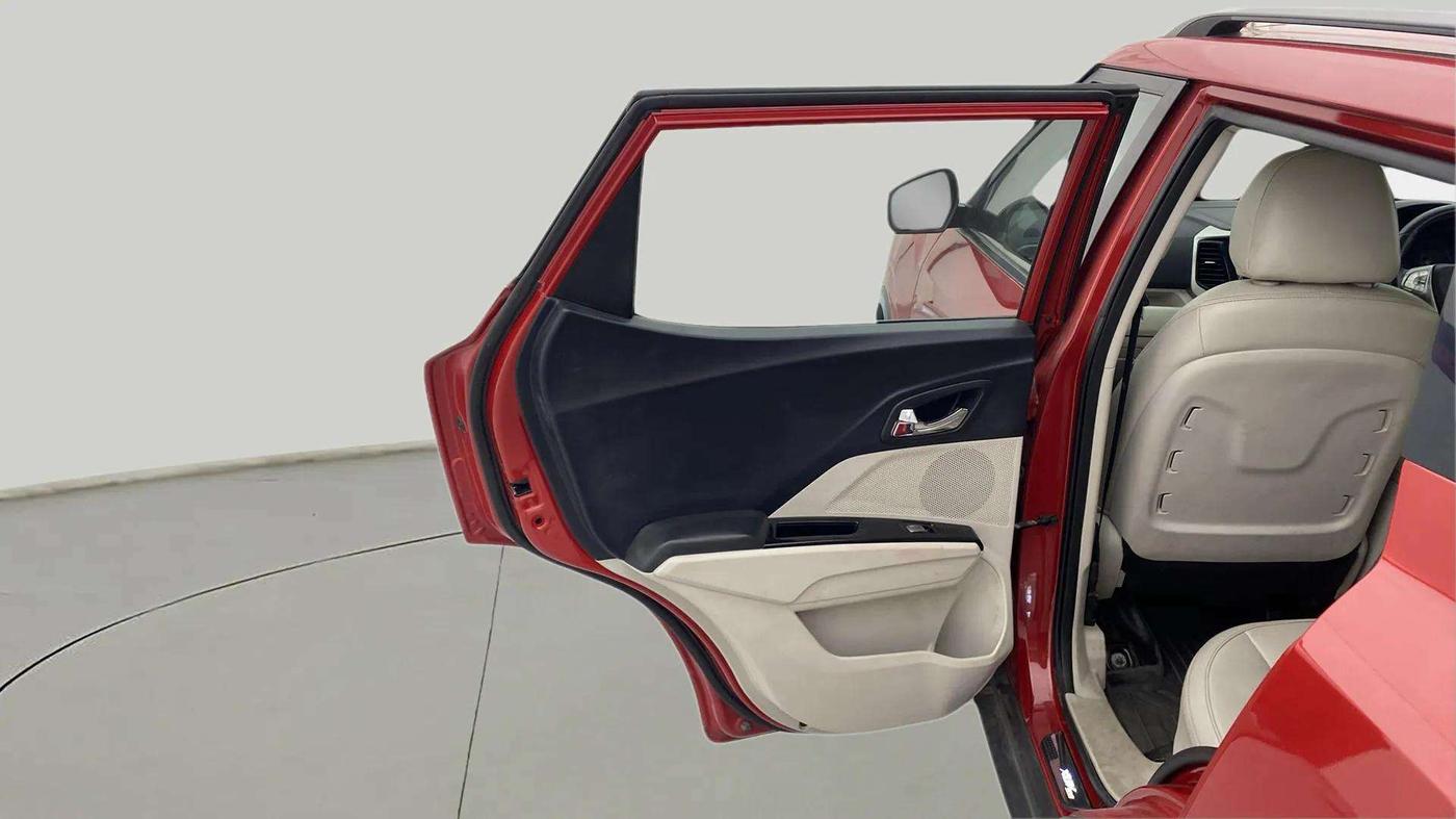 2021 Mahindra XUV300 W8 (O) 1.5 DIESEL, Diesel, Manual, 72,354 km, LHS Rear Door