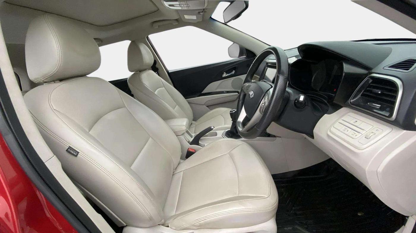 2021 Mahindra XUV300 W8 (O) 1.5 DIESEL, Diesel, Manual, 72,354 km, Right Side Front Door Cabin