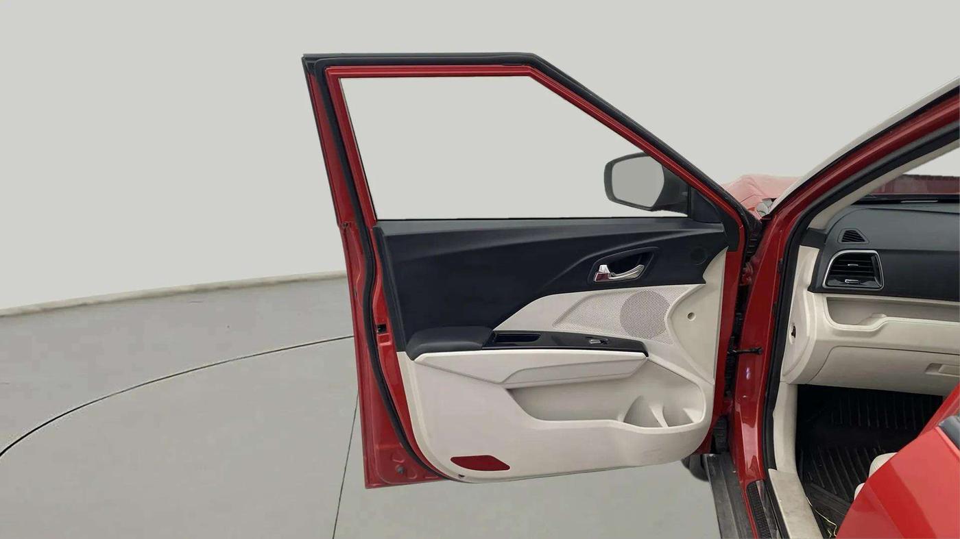 2021 Mahindra XUV300 W8 (O) 1.5 DIESEL, Diesel, Manual, 72,354 km, LHS Front Door