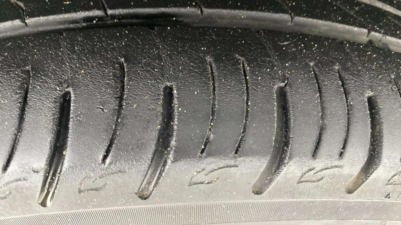 2021 Mahindra XUV300 W8 (O) 1.5 DIESEL, Diesel, Manual, 72,354 km, Right Rear Tyre Tread
