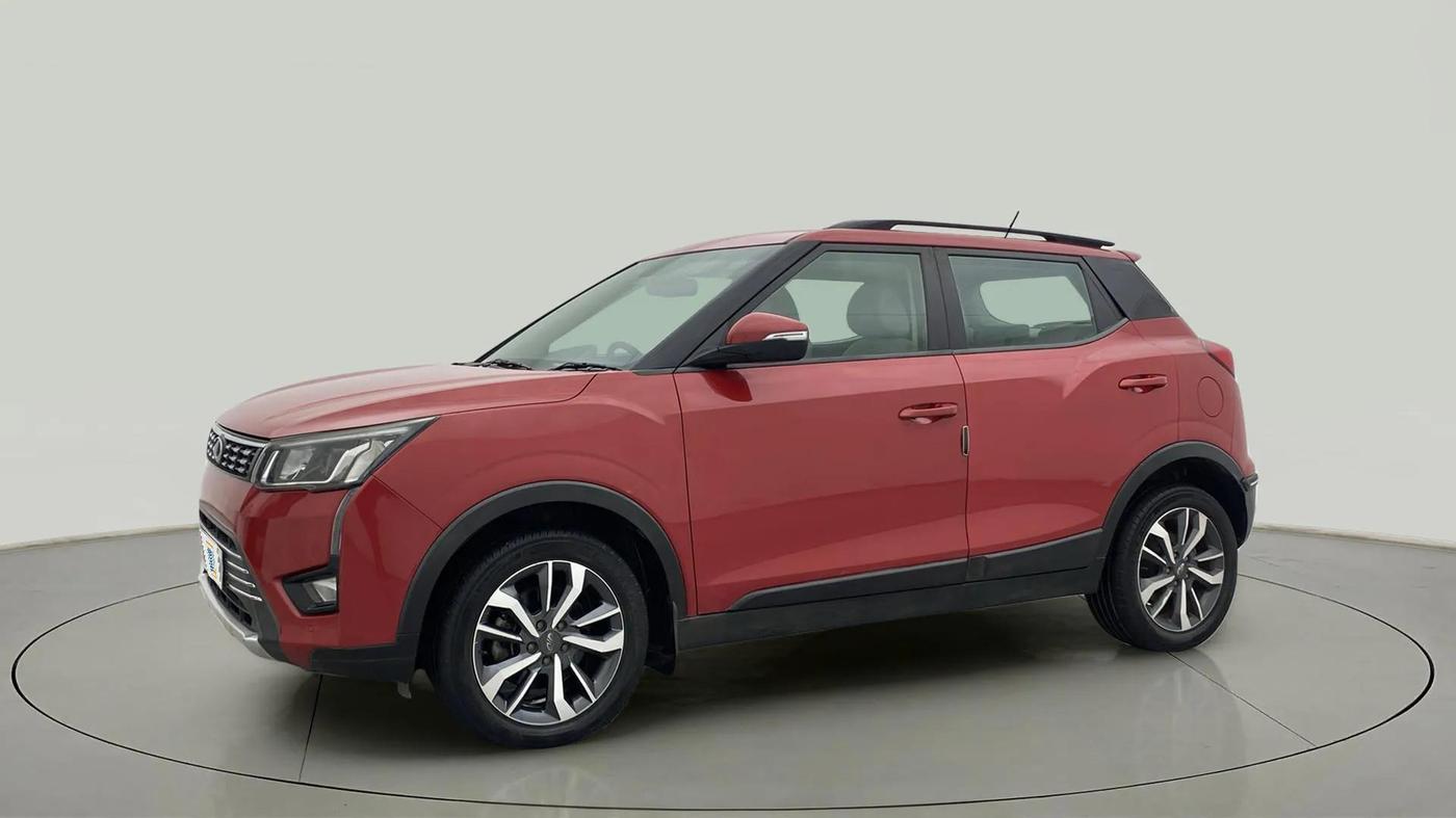 2021 Mahindra XUV300 W8 (O) 1.5 DIESEL, Diesel, Manual, 72,354 km, Left Front Diagonal