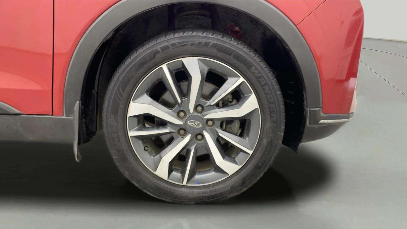 2021 Mahindra XUV300 W8 (O) 1.5 DIESEL, Diesel, Manual, 72,354 km, Right Front Wheel