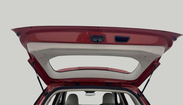 2021 Mahindra XUV300 W8 (O) 1.5 DIESEL, Diesel, Manual, 72,341 km, Boot Door Open