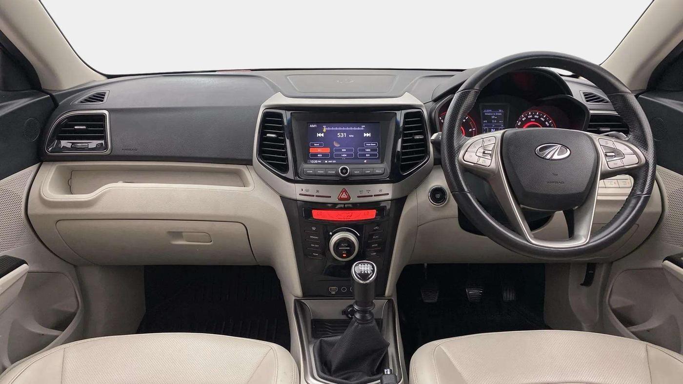 2021 Mahindra XUV300 W8 (O) 1.5 DIESEL, Diesel, Manual, 72,354 km, Dashboard