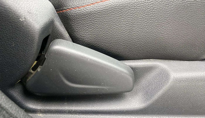 2016 Renault Kwid RXT 0.8, Petrol, Manual, 32,021 km, Driver Side Adjustment Panel