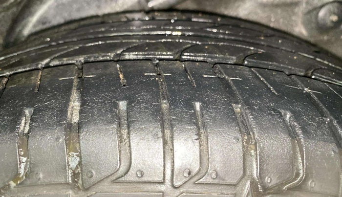 2014 Hyundai Verna FLUIDIC 1.6 VTVT SX OPT, Petrol, Manual, 82,273 km, Left Rear Tyre Tread