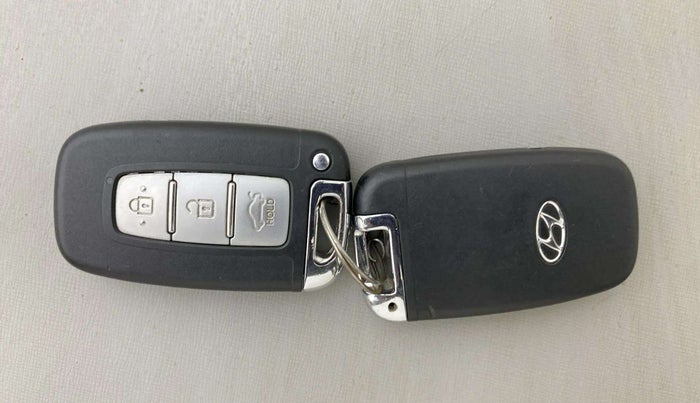 2014 Hyundai Verna FLUIDIC 1.6 VTVT SX OPT, Petrol, Manual, 82,273 km, Key Close Up