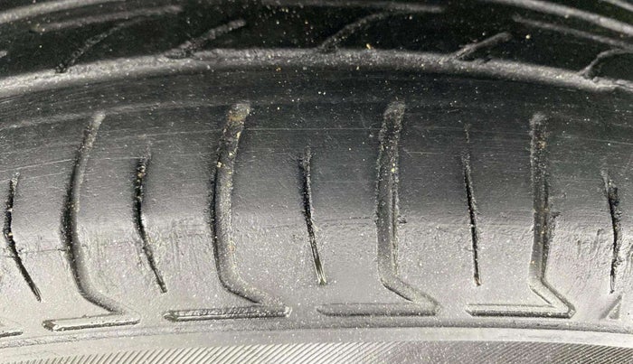 2017 Maruti Dzire VXI AMT, Petrol, Automatic, 81,379 km, Left Front Tyre Tread
