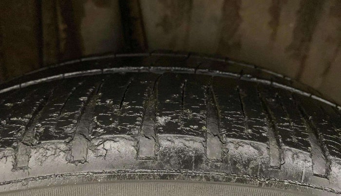 2022 Maruti Ertiga VXI SHVS, Petrol, Manual, 44,050 km, Right Rear Tyre Tread
