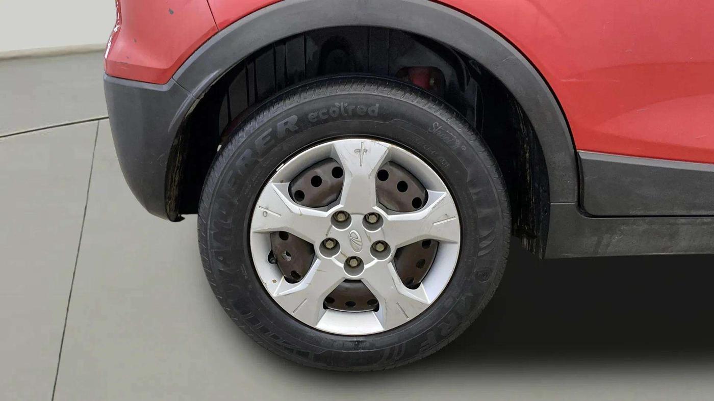 2019 Mahindra XUV300 W6 1.5 DIESEL, Diesel, Manual, 50 km, Right Rear Wheel
