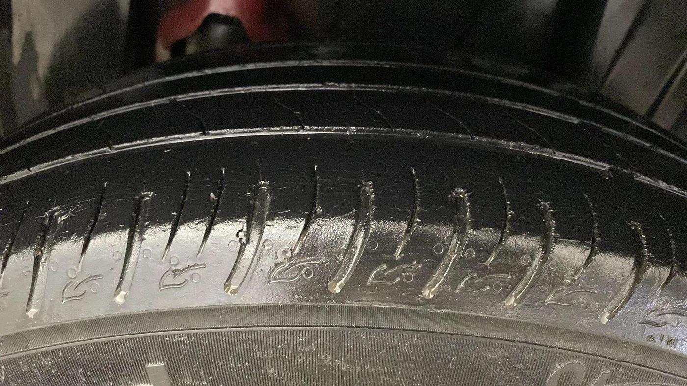2019 Mahindra XUV300 W6 1.5 DIESEL, Diesel, Manual, 50 km, Left Rear Tyre Tread