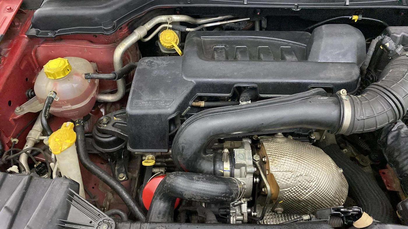 2019 Mahindra XUV300 W6 1.5 DIESEL, Diesel, Manual, 50 km, Engine View - Right