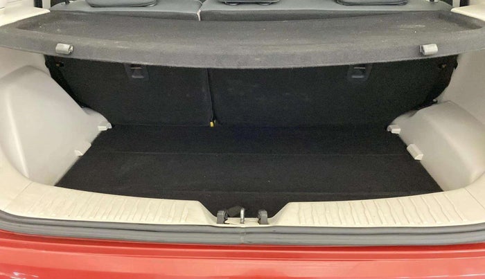 2019 Mahindra XUV300 W6 1.5 DIESEL, Diesel, Manual, 73,499 km, Boot Open Zoomed View
