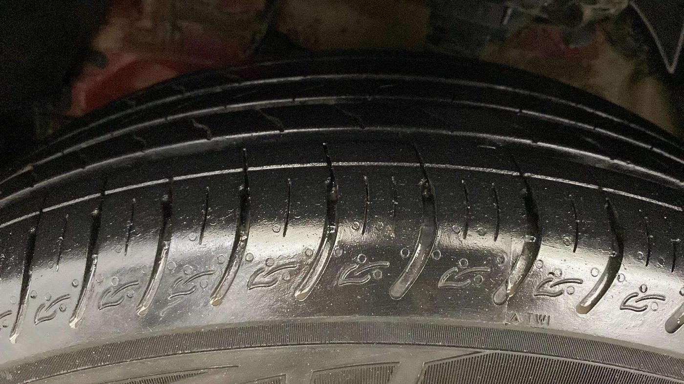 2019 Mahindra XUV300 W6 1.5 DIESEL, Diesel, Manual, 50 km, Left Front Tyre Tread