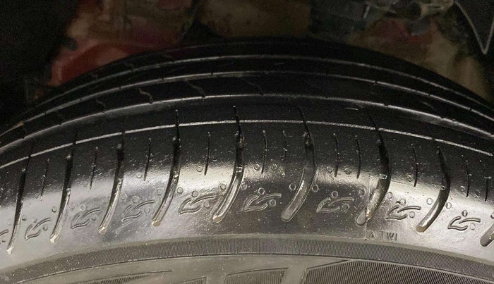 2019 Mahindra XUV300 W6 1.5 DIESEL, Diesel, Manual, 73,499 km, Left Front Tyre Tread