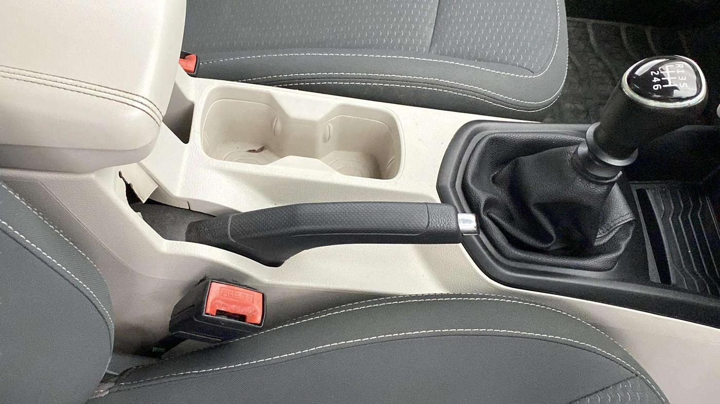2019 Mahindra XUV300 W6 1.5 DIESEL, Diesel, Manual, 50 km, Gear Lever