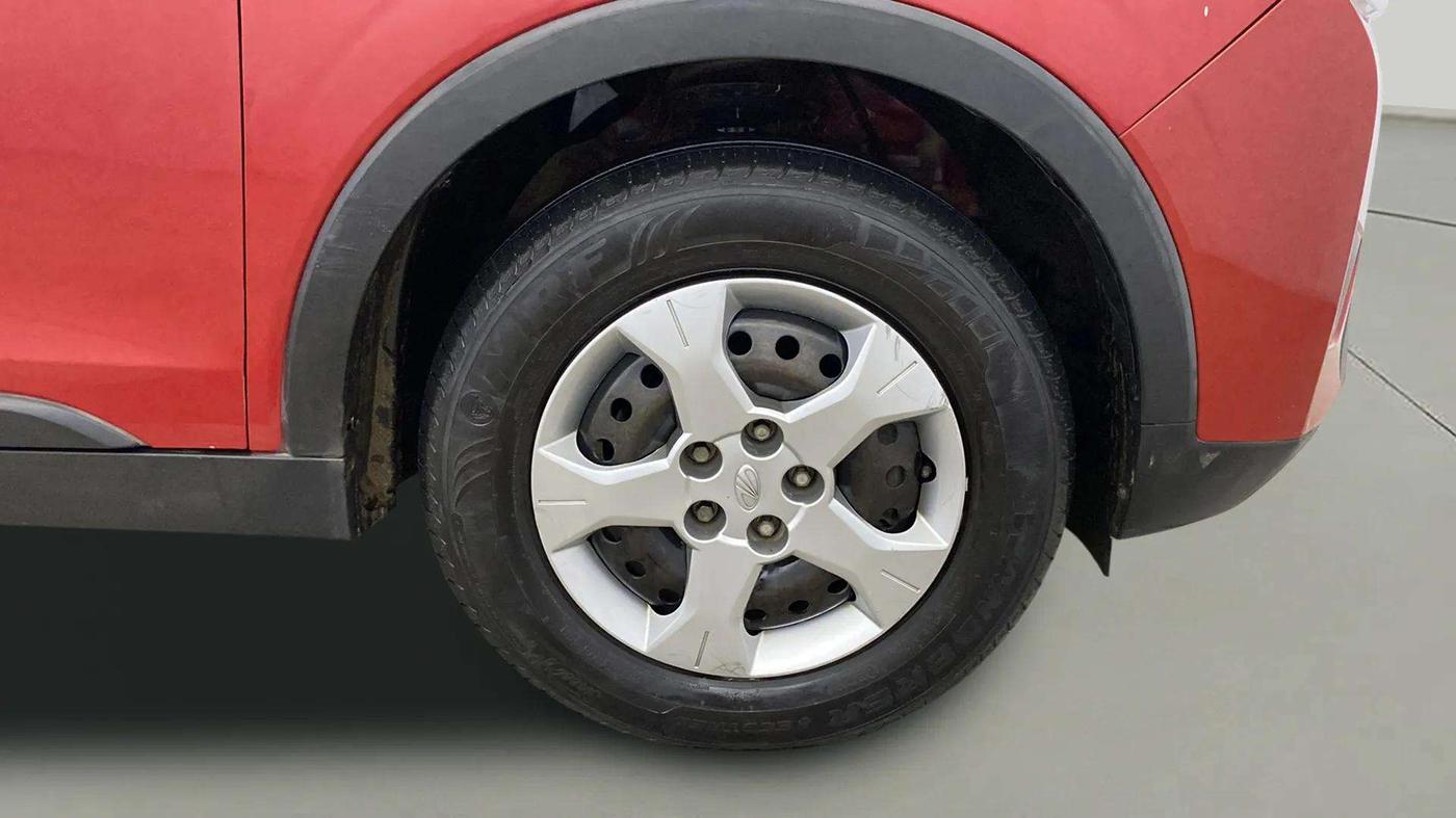 2019 Mahindra XUV300 W6 1.5 DIESEL, Diesel, Manual, 50 km, Right Front Wheel