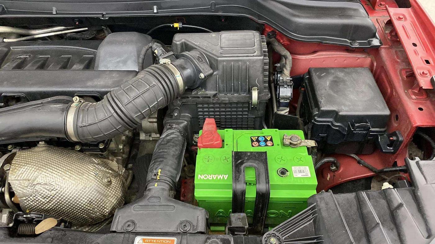 2019 Mahindra XUV300 W6 1.5 DIESEL, Diesel, Manual, 50 km, Engine View - Left