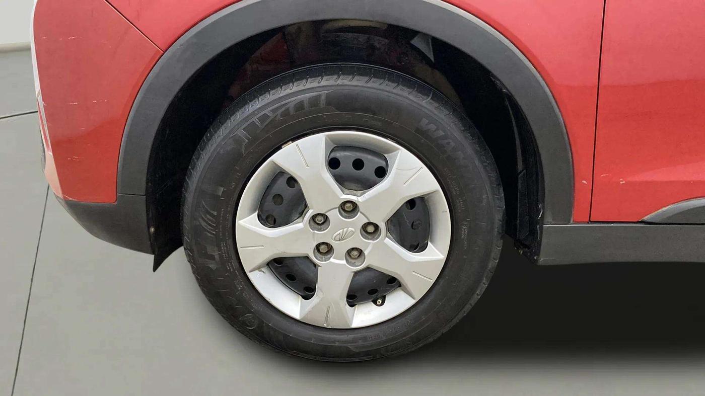 2019 Mahindra XUV300 W6 1.5 DIESEL, Diesel, Manual, 50 km, Left Front Wheel