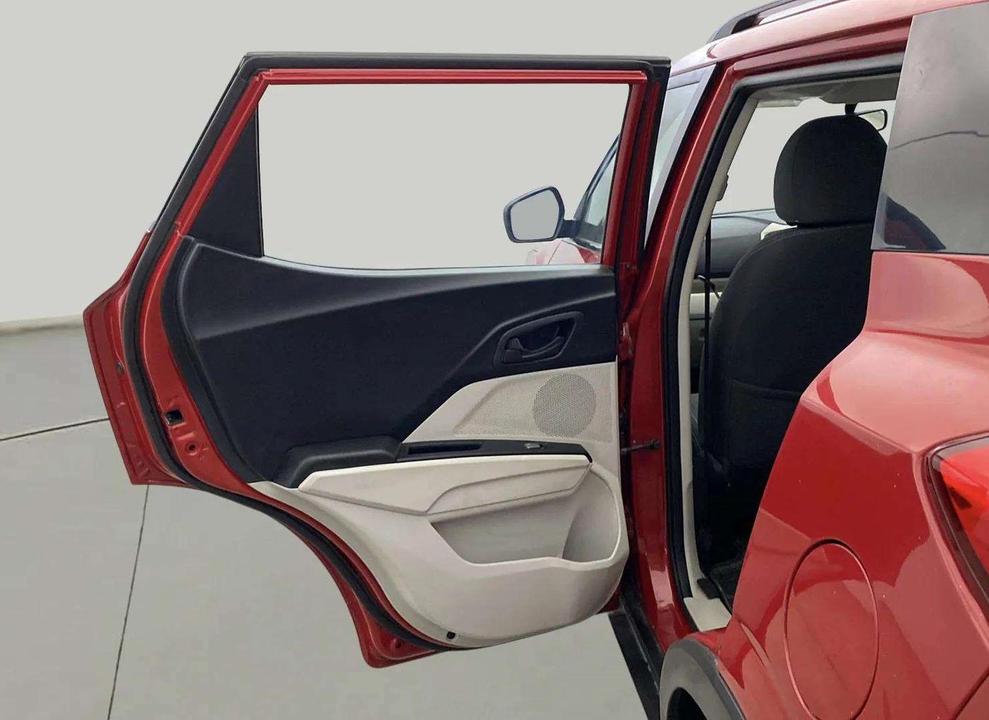 2019 Mahindra XUV300 W6 1.5 DIESEL, Diesel, Manual, 50 km, LHS Rear Door