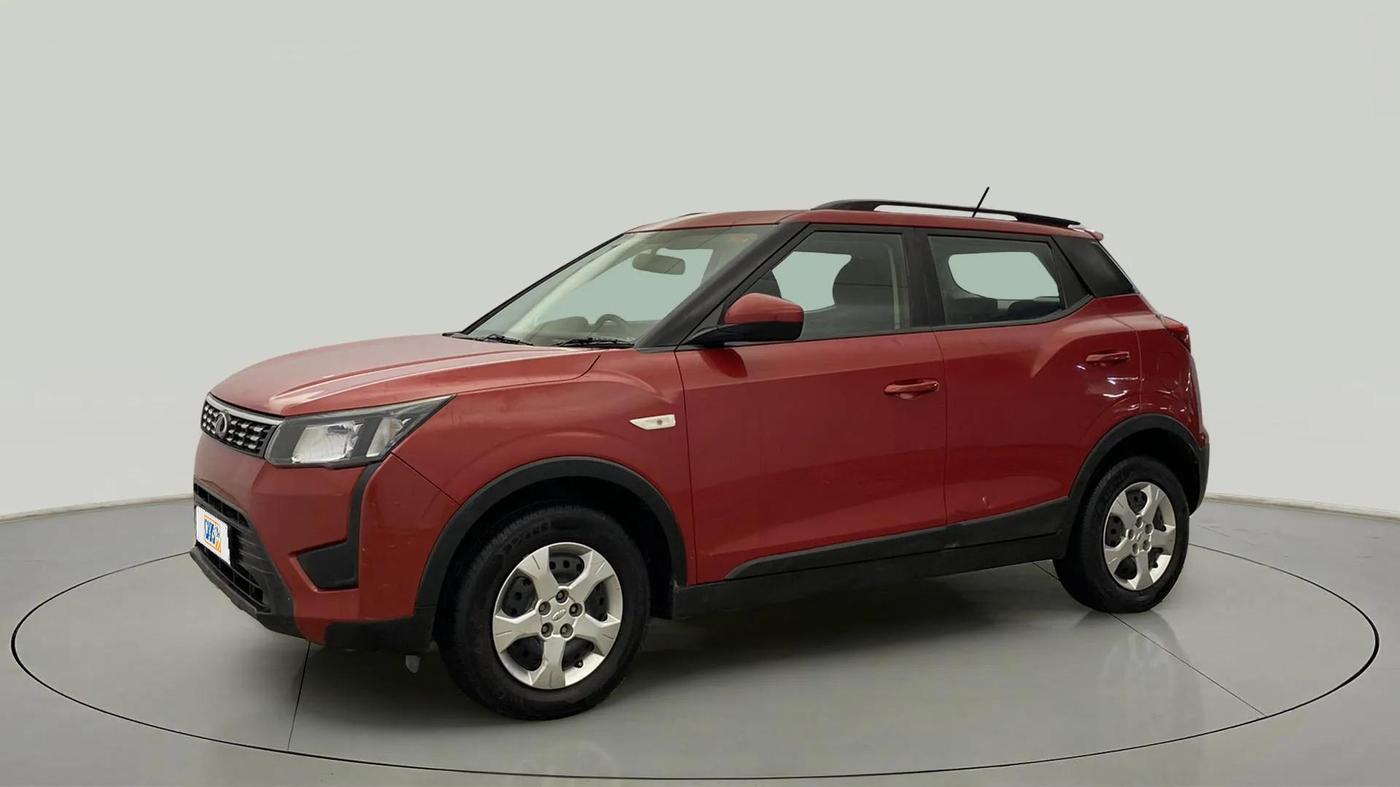 2019 Mahindra XUV300 W6 1.5 DIESEL, Diesel, Manual, 50 km, Left Front Diagonal